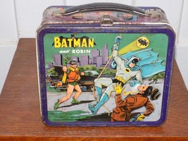Vintage 1966 Batman and Robin Embossed Metal Lunchbox - $6,358.05 MXN