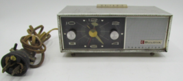 Bulova Performer Miniature Transistor Clock Radio Model 130 Series 1960s... - $438.26 MXN