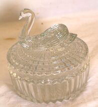 Jeanette Swan Vanity Powder Dish Jar Lipstick Holder Clear Glass - $367.03 MXN