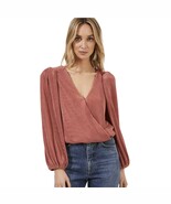ASTR the Label Valdez SZ MED Long Sleeve Pleated Surplice Top Pink Clay - $552.14 MXN