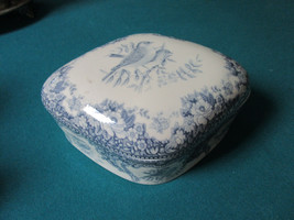 Covered Trinket Box Old English Look But Midcentury Made In China Birds - £43.79 GBP
