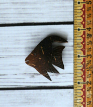 vintage coconut shell or wood fish brooch pin odd animal cute marbled brown - £7.72 GBP