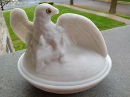 Vintage Westmoreland White Milkglass Eagle On A Nest - £30.66 GBP