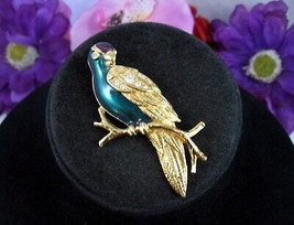 Avon Rhinestone Parrot Pin Vintage Brooch Green Enamel Goldtone Big Bird 2 3/8&quot; - £14.78 GBP