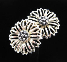 Sarah Coventry Daisy Mae Flower Bloom Earrings Vintage Clip On Goldtone Floral - £15.02 GBP