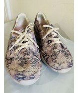 Skechers Womens Memory Foam Fit Sneaker Cream Snake Pattern Size 7 - $28.04