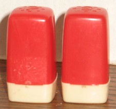 Vtg Vogel&#39;s Meat Market Red/White Plastic Bakelite? Salt &amp; Pepper Shakers Set - £14.52 GBP