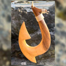 da Hawaiian Store Hand-Carved Polynesian Smooth Wood Makau Fish Hook - £15.61 GBP+