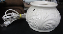 Yankee Candle Ceramic Ivory Mono Electric Room Fragrancer Base #19-00040 - £17.48 GBP