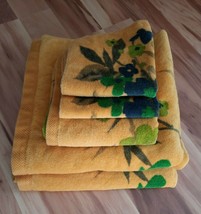 Vintage 70&#39;s Springmaid Set Floral on Gold Towel Set ~Bath Hand Towel Washcloths - £62.54 GBP