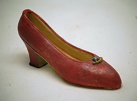 Classic Style Pump Shoe w Low Heel Red w Beads Resin Shadowbox Curio Cab... - $150.34 MXN