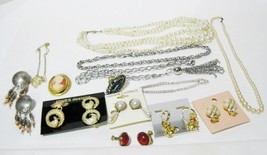 Vtg. Costume Jewelry lot earrings/ring/necklaces/bracelets Estate lot 14 pcs - £11.66 GBP