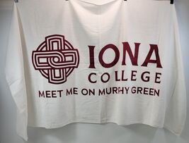 M) Iona College Murphy Green Promotional White Cotton Towel 60 x 30 - €8,56 EUR