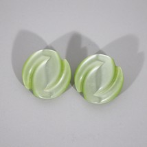 Vintage 80&#39;s Lime Green Carved Lucite Clip On Earrings Round Retro Chunky - £11.47 GBP