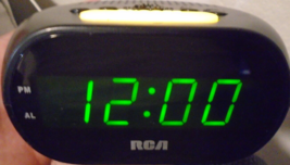 RCA Digital Alarm Clock with Night Light  Model RCD20-A Pre Owned - £25.22 GBP