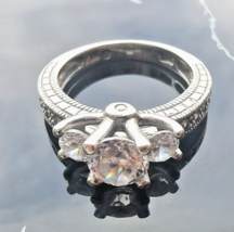 VINTAGE 925 STERLING SILVER PAST PRESENT AND FUTURE THREE ROUND CZ  RING... - $577.54 MXN
