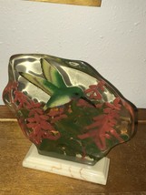 Vintage Reverse Carved Plastic Ruby Throated Hummingbird &amp; Red Flowers Art Figur - £15.49 GBP