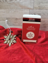 Hallmark Ornament 2019 A Glistening Gift For You Limited Koc Silver Snowflake - £5.53 GBP