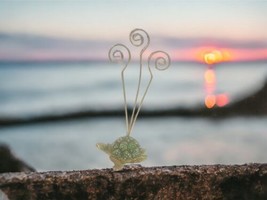 Vtg Sea Turtle Brass Tone Metal Peacock Tree Stand 3 Photo Greeting Card Holder - £31.89 GBP