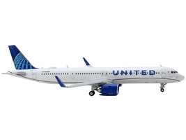 Airbus A321neo Commercial Aircraft &quot;United Airlines&quot; White with Blue Tai... - $2,150.29 MXN