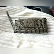 Kenneth Cole Reaction vegan patent leather wristlet wallet - $147.62 MXN