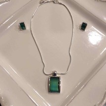 Green pendant necklace &amp; earrings set - £23.17 GBP