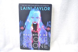 Daughter of Smoke &amp; Bone [Daughter of Smoke &amp; Bone, 1] - £5.61 GBP