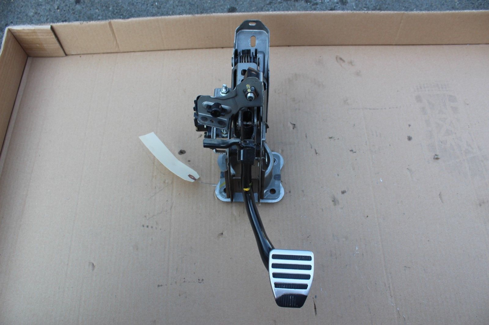 20082013 INFINITI G37 COUPE 6 SPEED MANUAL BRAKE PEDAL ASSEMBLY X2023 Pedal Assemblies, Pads