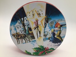 Vintage DE LUXE Fruit Cake TIN 7&quot; x 2.5&quot; Collin Street Bakery Corsicana ... - $122.06 MXN