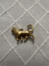 Disney Lion King Simba Small Charm Pendant Gold Tone 1990&#39;s - $15.19 CAD