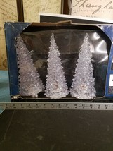 Moonrays 96953 Christmas Trees Solar Holiday Path Light LED Garden Lamps - £23.45 GBP