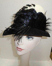 Vintage Ladies White Felt Hat Trimmed w/ Black Feathers w/ tiny Black Be... - €56,87 EUR