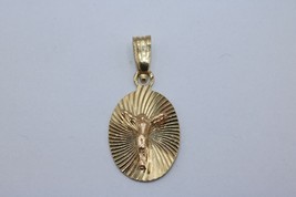 Fine 14K Yellow Gold Gold Fluted Oval Charm Pendant w/ Jesus  Dije - £56.09 GBP
