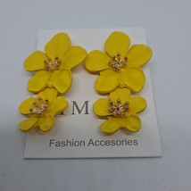 Dogwood Flower Earrings Metal Double Yellow Flower - £7.82 GBP