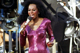 Diana Ross in sequined pink dress in concert Central Park NY 1983 11x17 Photo - £14.08 GBP
