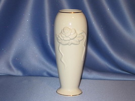 Rose Blossom Vase by Lenox (7.5 in. MAL). - £13.58 GBP