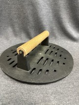 Round Cast Iron Bacon Press Wooden Handle 9.25 Inches Diameter 4.75 Pounds - £31.75 GBP