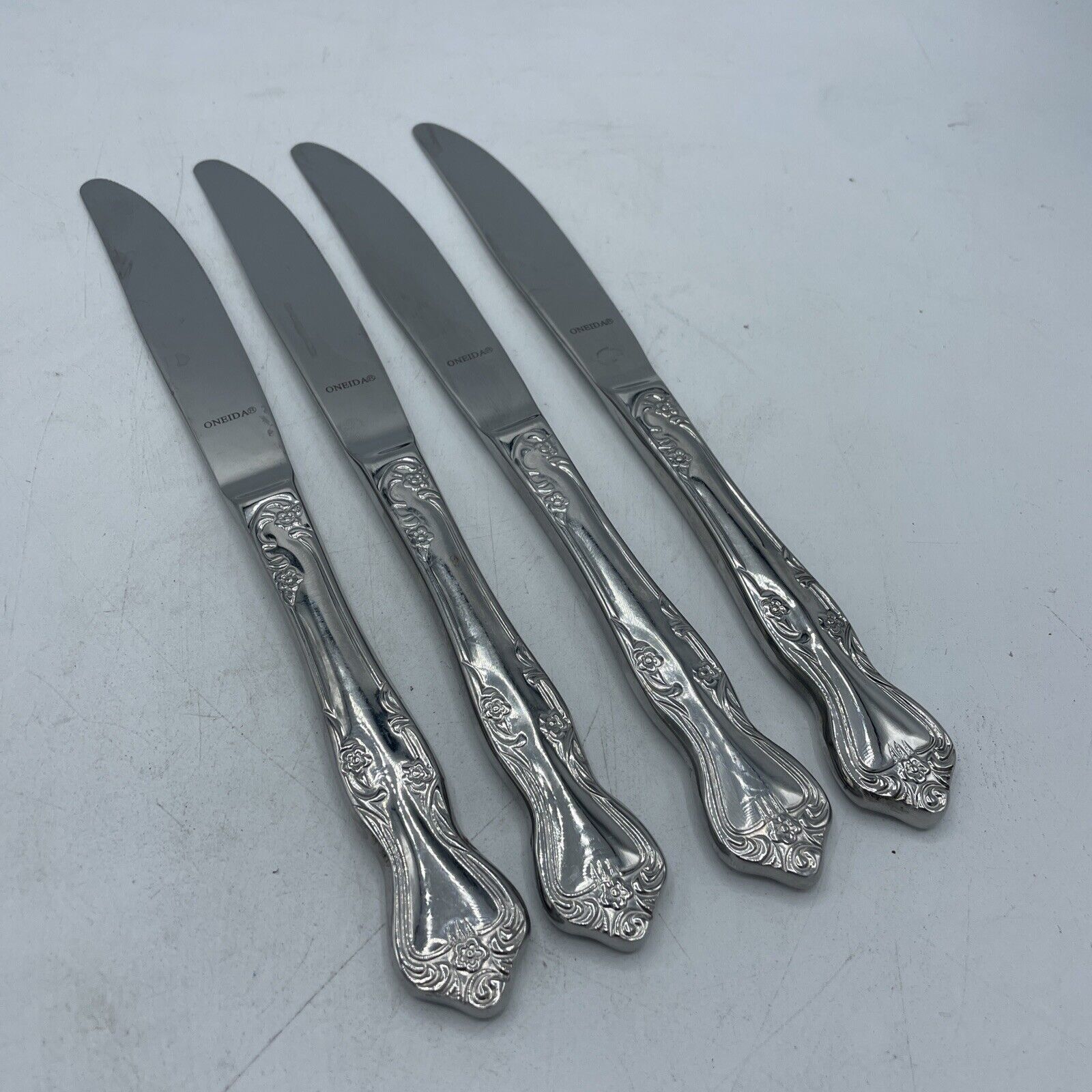 4 Oneida Azalea Butter Table Knife 18/10 Stainless 9 1/4&quot; Glossy Flatwar... - $9.89