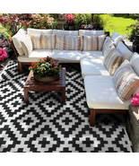 6x9 FT Black &amp; White Camping Rug, Outdoor RV Mat for All Spaces - $938.36 MXN