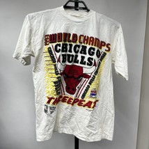 VINTAGE Chicago Bulls Shirt  Magic Johnson Ts Single Stitch 1993 Sz L Threepeat - $42.06