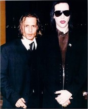 Johnny Depp and Marilyn Manson pose together for cameras 8x10 inch press photo - £9.57 GBP