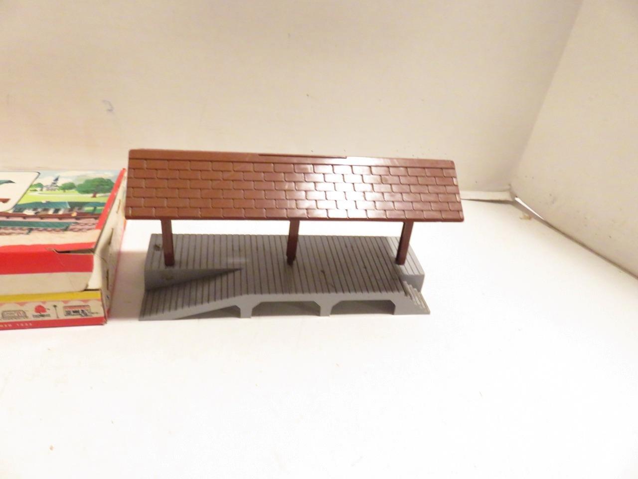 0/027 BUILDING - VINTAGE PLASTICVILLE 1200 STATION PLATFORM- BOXED - M51 - $4.70