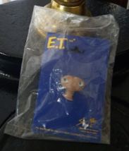 NEW ON CARD 1982 Universal Studios ET Extra Terrestrial Star Pin Bust of... - £7.58 GBP