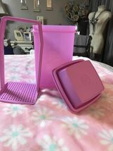 NEW OLD STOCK TUPPERWARE LARGE PICK A DELI PURPLE - $367.03 MXN
