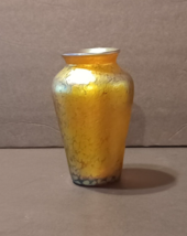 LUNDBERG Studios Art Glass Gold Aurene Iridescent Vase 5 1/4&quot; Tall - £147.30 GBP