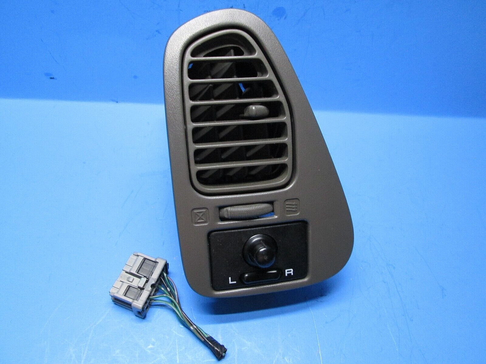 97-99 Nissan Pathfinder Infiniti QX4 DASH AIR VENT LEFT SIDE mirror swit... - $35.53