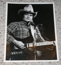 Merle Haggard Concert Photo Vintage 1979 B/W Glossy - $646.89 MXN