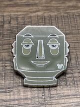 2010 Disney Hidden Mickey Series Past Attraction Butler Robot Pin KG JD - $145.48 MXN 2010 Disney Hidden Mickey Series Past Attraction Butler Robot Pin KG JD - $145.48 MXN