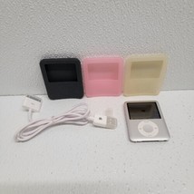 Apple iPod Nano 4GB Silver A1236 Bundle With Sleeves And Charging Cord - £27.55 GBP