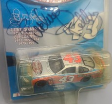 Autographed Richard Petty 2003 Action 1:64 #43 Winston Cup Champ The Victory Lap - £22.70 GBP